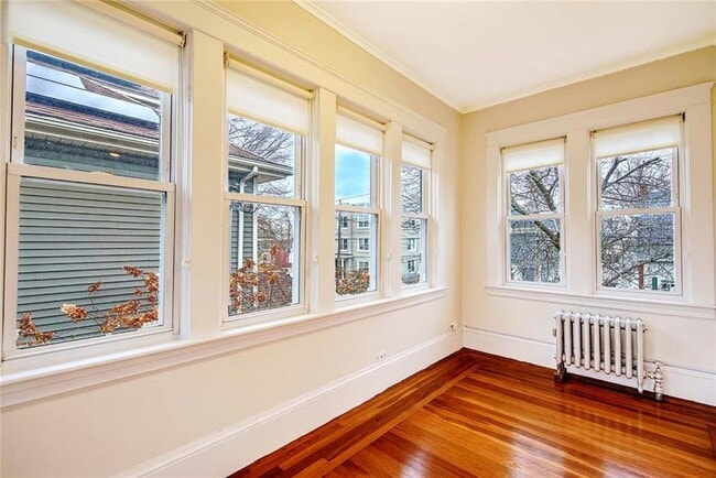 Building Photo - 127 Evergreen St