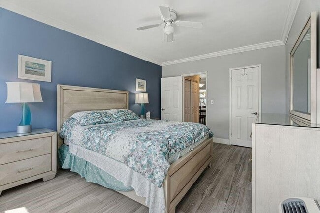 Building Photo - 315 Van Buren St