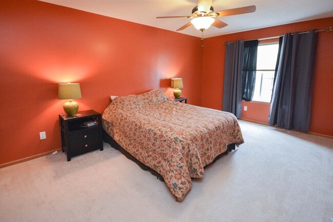 Building Photo - Beautiful Crimson Ridge townhome!