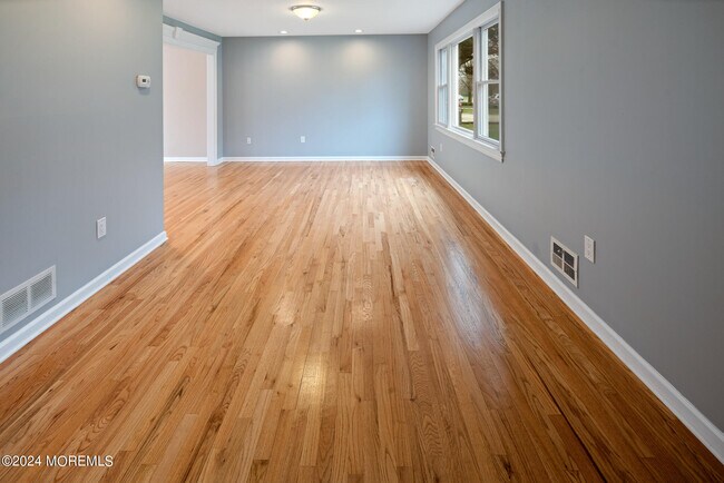 Building Photo - 362 Elton Adelphia Rd