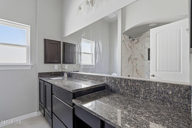 Building Photo - 941 Gulf Streams Ave