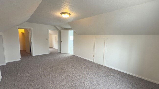 Building Photo - 803 6th Ave