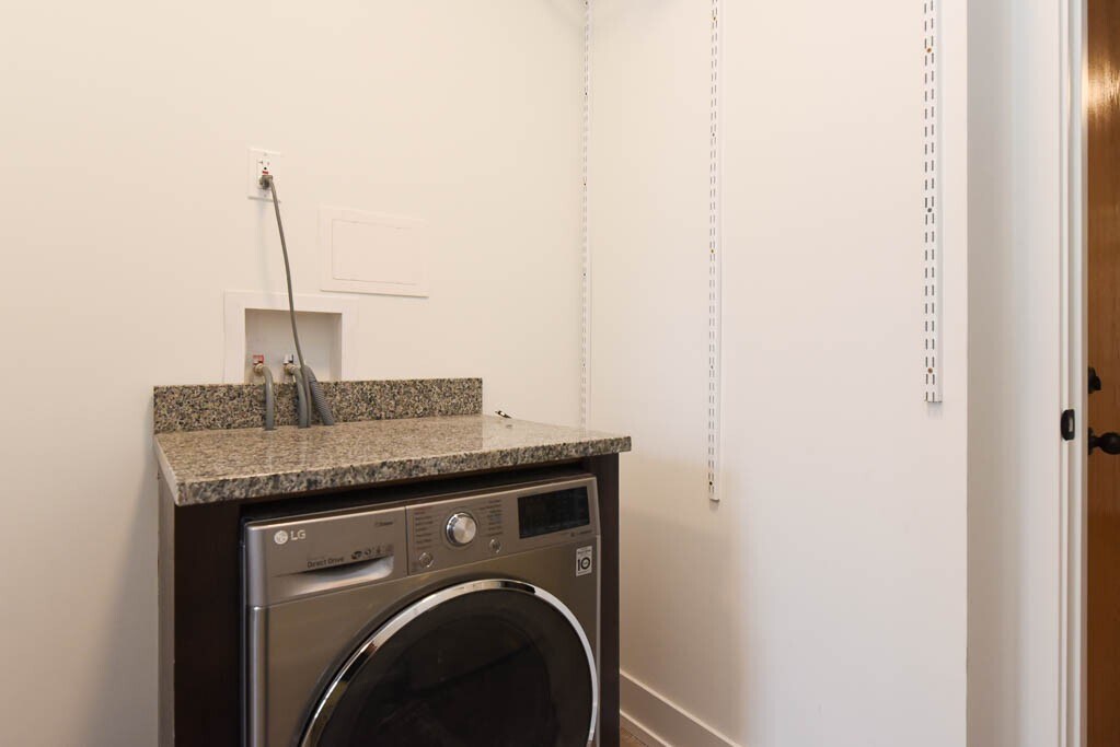 Building Photo - 725 W Brompton Ave