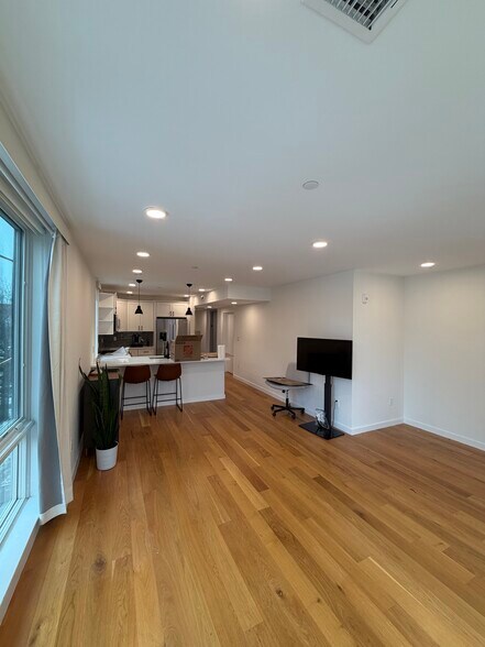 Building Photo - 175 Gove St