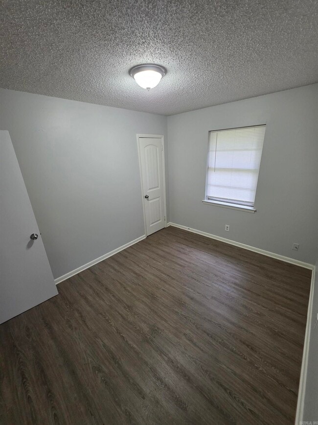 Building Photo - 8709 Duncan Dr