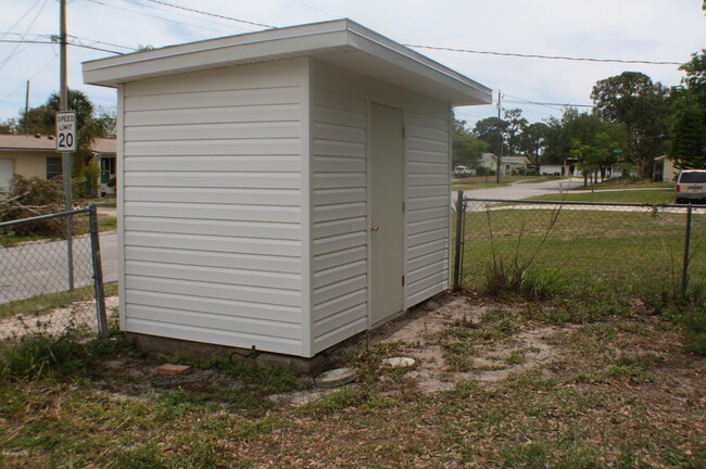 Building Photo - 65 Peck Ave