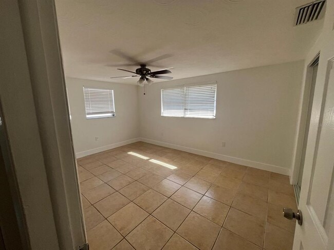 Building Photo - 3517 Garfield Dr