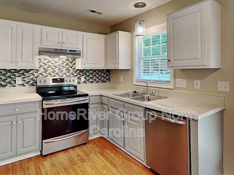 Building Photo - 822 Banner Oak Ct