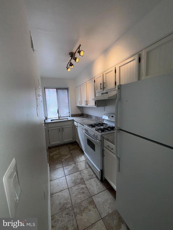 Building Photo - 3815 Davis Pl NW