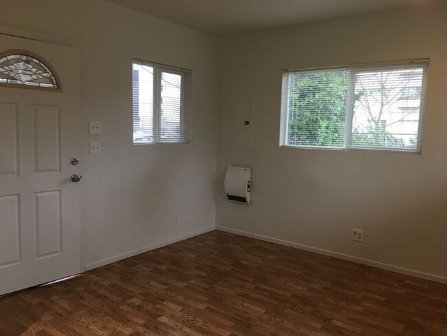 Building Photo - Affordable studio, available now!