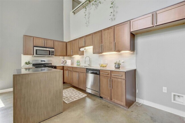 Building Photo - 1601 E Cesar Chavez St