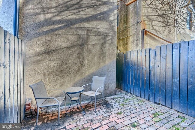 Building Photo - 108 N Madeira St