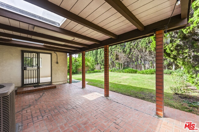 Building Photo - 6237 Warner Dr