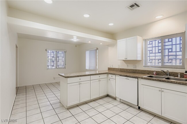 Building Photo - 501 W Van Buren Ave