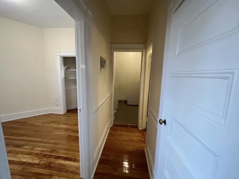 Building Photo - 2 Ware St