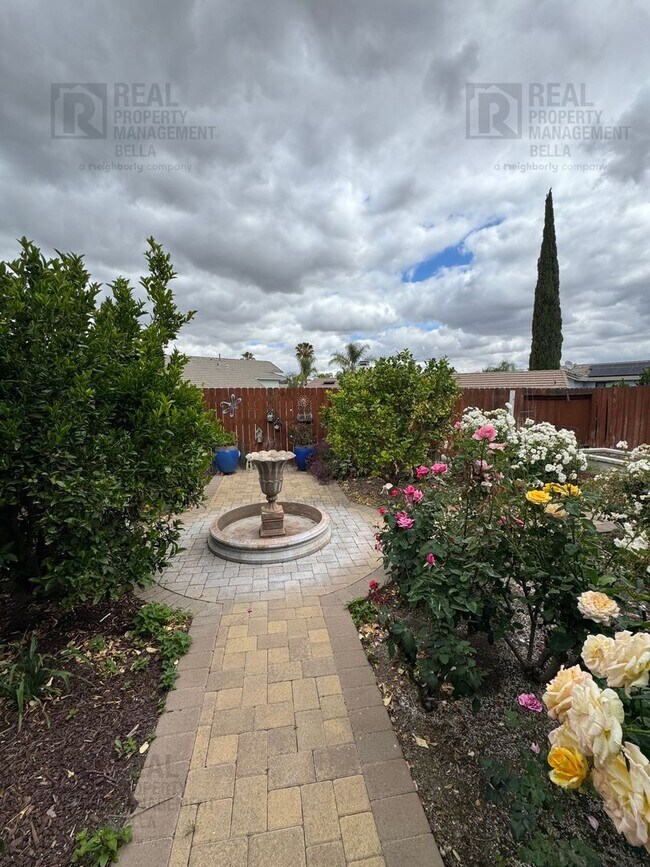 Building Photo - Spacious & Stylish Living in the Heart of Lake Elsinore