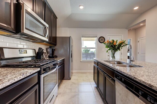 Building Photo - 206 Creek Hollow Dr