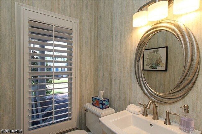 Building Photo - 2150 Marina Dr