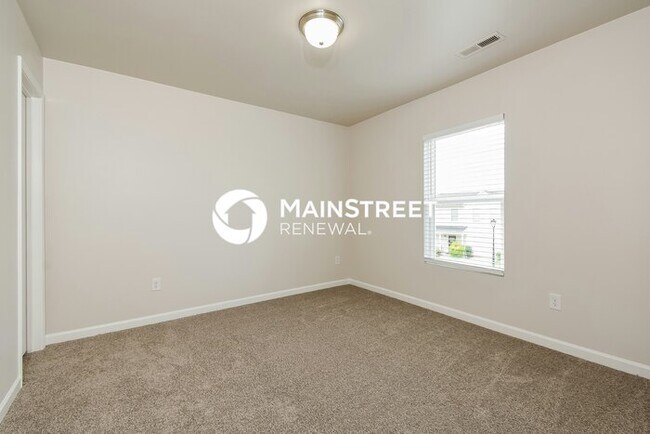 Building Photo - 4 Bedroom Pet-Friendly Home in Greensboro, NC with Main Street Renewal
