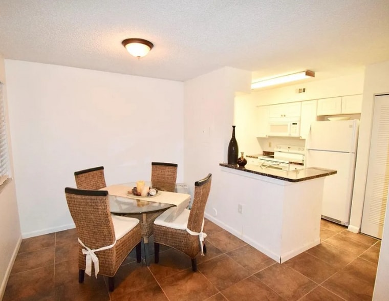 Building Photo - 2881 N Oakland Forest Dr