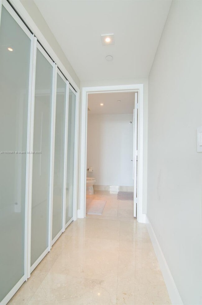 Building Photo - 17001 Collins Ave