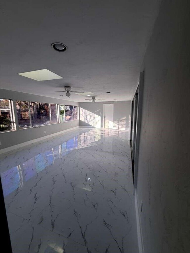 Building Photo - 4030 School Cir