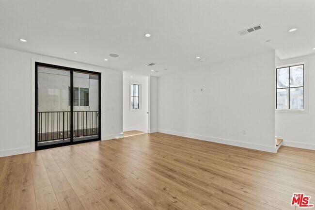 Building Photo - 5536 Tova Dr
