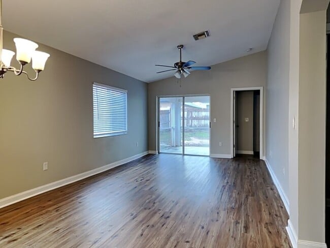 Building Photo - 530 Scarlet Maple Ct
