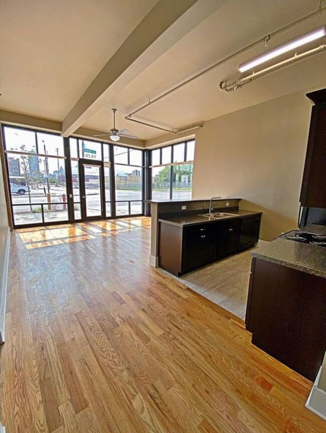Building Photo - 1628 Cuming St