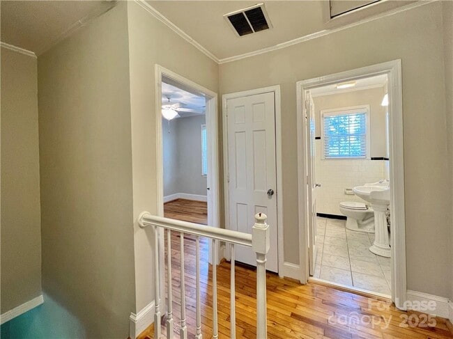 Building Photo - 204 N Laurel Ave