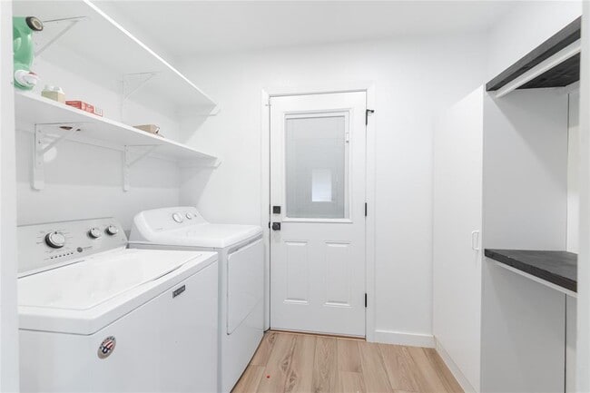 Building Photo - 2207 Southern Oaks Dr