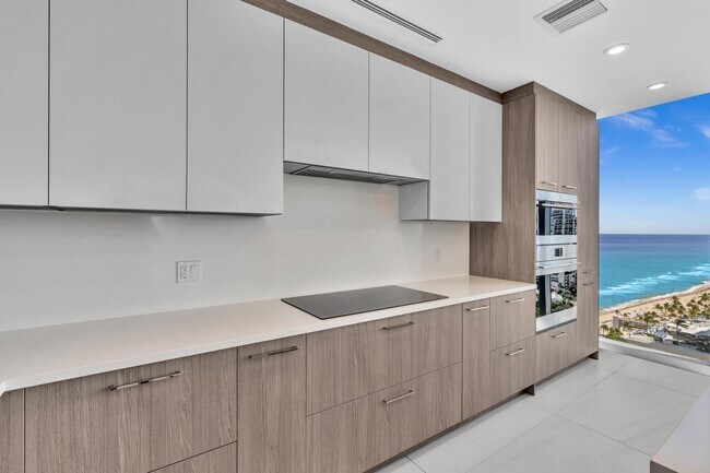 Building Photo - Stunning High-Rise Condo with Ocean Views | Prime Beach Location