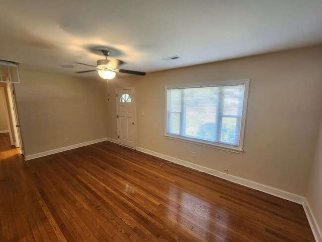 Building Photo - 3 bedroom house