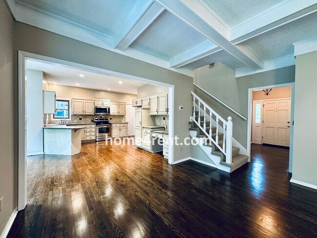 Building Photo - Blue Valley Schools, Granite Counters, Fin...