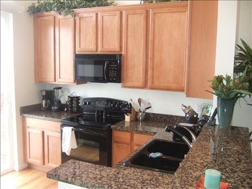 Building Photo - 2BR/2.5BA High-End Townhome with Attached ...
