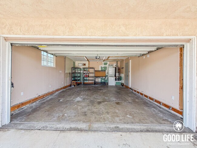 Building Photo - SD: 2BD/1BA Home in La Mesa with Turf Yards, Large Backyard, W/D & 2-Car Garage