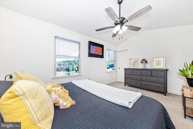 Building Photo - 6631 Beach Dr