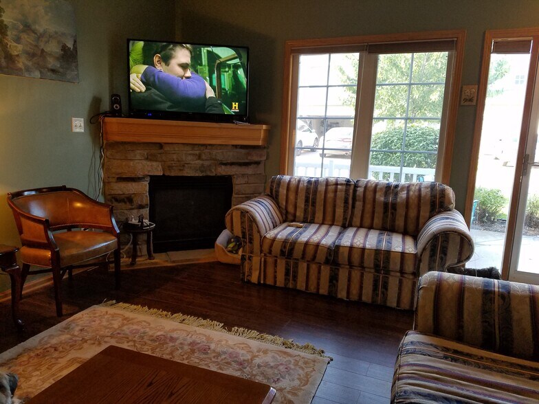 Building Photo - 2004 NW Ashton Ln