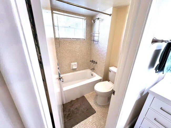 Building Photo - 5580 Tamberlane Cir