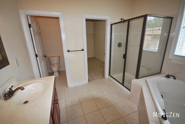 Building Photo - 414 Longford Ct