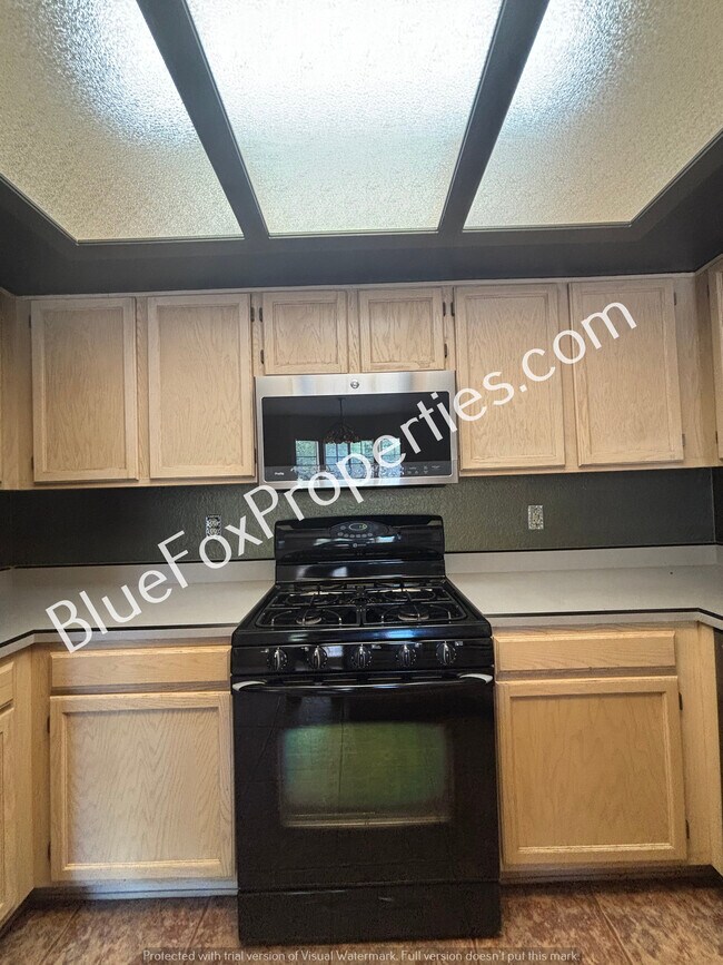 Building Photo - 231 N Ashbury Ln