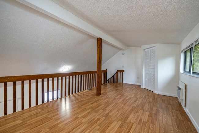 Building Photo - 2166 Bradford St