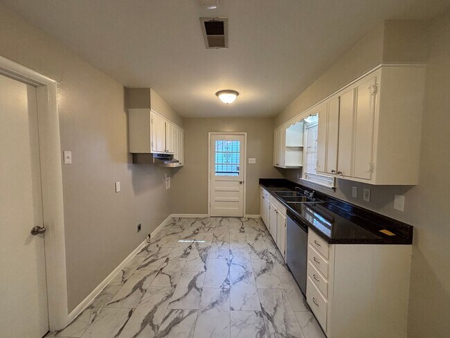 Building Photo - 4623 Violet Ave