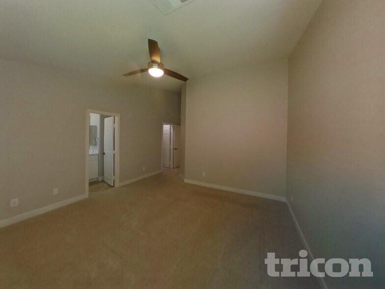 Building Photo - 508 Country Hill Dr