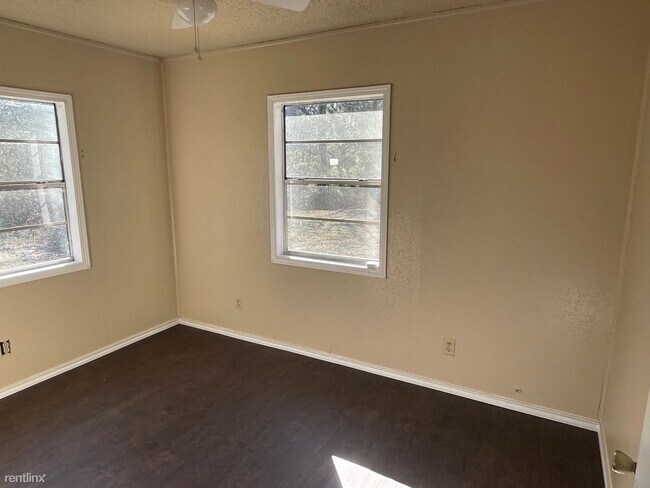 Building Photo - 9822 Rosborough Springs Rd