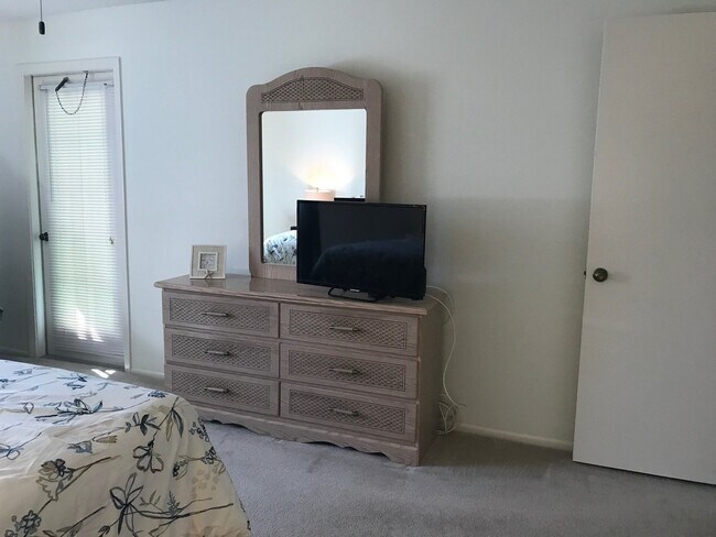 Building Photo - Venice, FL Mission Lakes 2BR/2BA Condo Located Just Off-Island