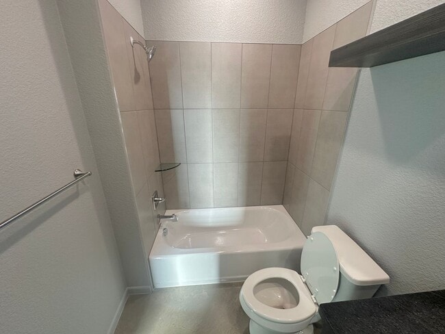 Building Photo - AVAILABLE NOW!