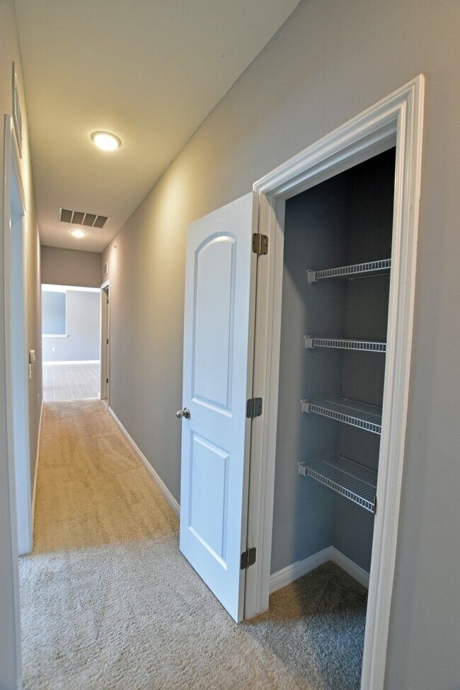 Building Photo - Shelby Township - 3 Bedroom, 2 Bath, End-Unit condo style w/Att Garage