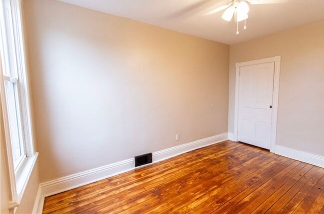 Building Photo - 619 E 17th Ave