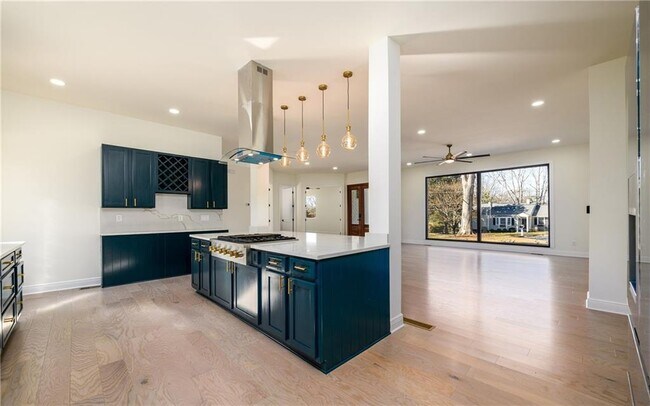 Building Photo - 537 Stillwood Dr